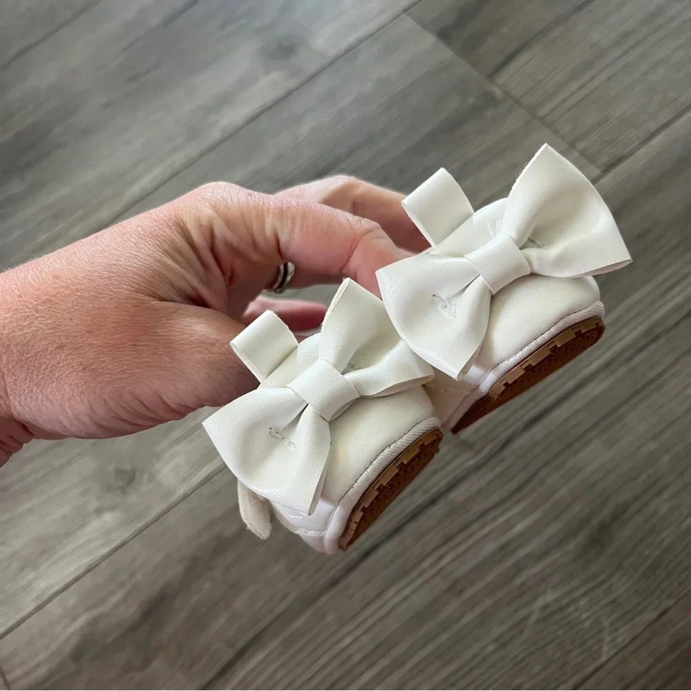 Lucky Brand Baby Ivory Hook Loop Mary Jane Shoes Bow Size 1 Rubber Sole Baptism